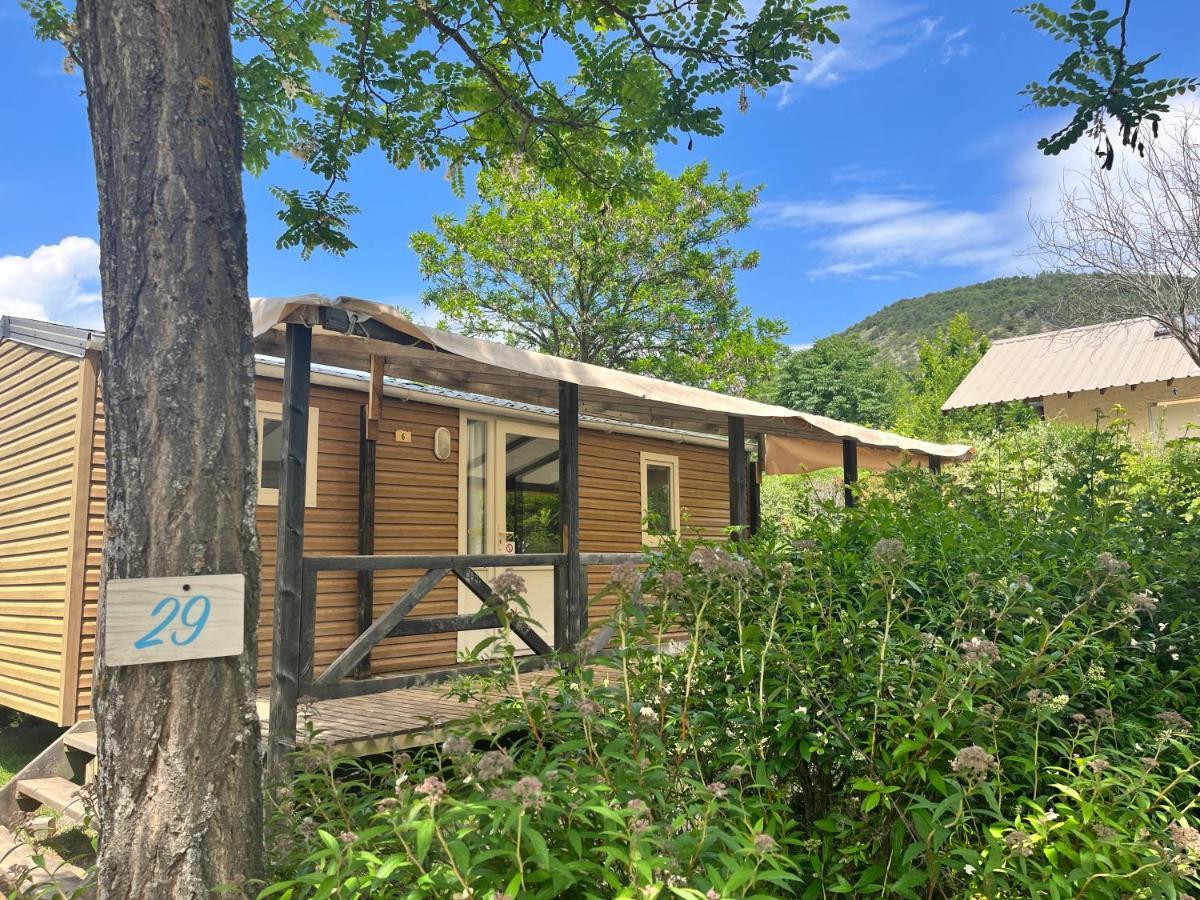 Village de chalets et camping La Pierre de l'Aigle La Bréole Extérieur photo