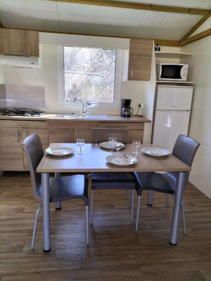 Village de chalets et camping La Pierre de l'Aigle La Bréole Extérieur photo