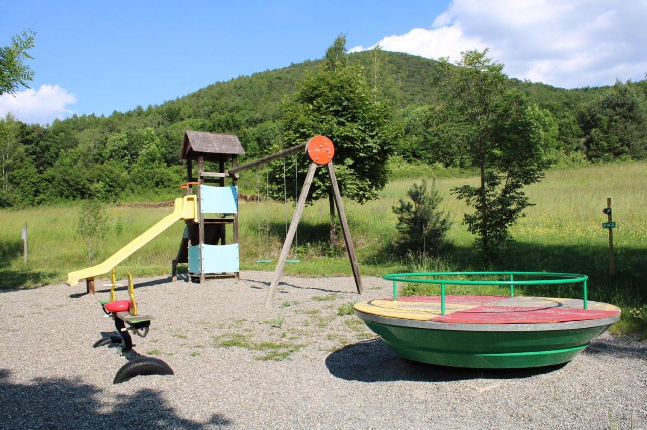 Village de chalets et camping La Pierre de l'Aigle La Bréole Extérieur photo