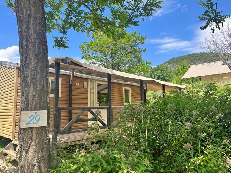 Village de chalets et camping La Pierre de l'Aigle La Bréole Extérieur photo