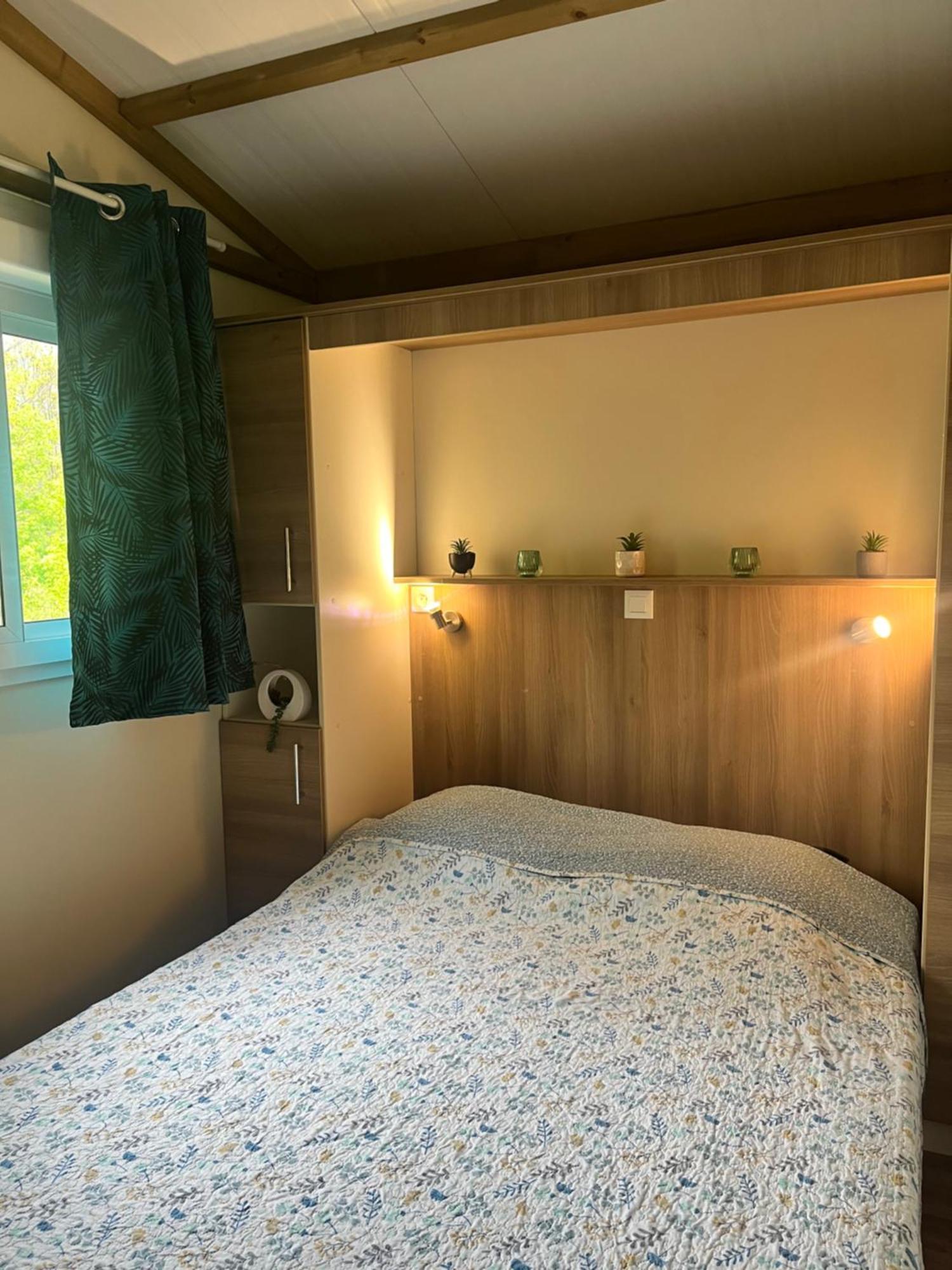 Village de chalets et camping La Pierre de l'Aigle La Bréole Extérieur photo